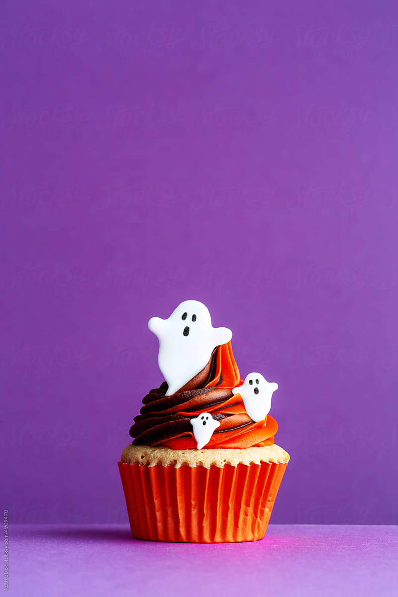 Halloween cupcake background