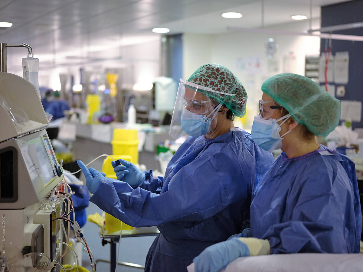 Healthcare staff at work in the icu