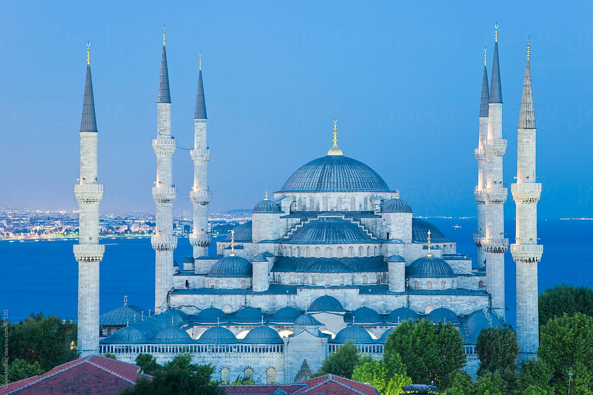 The Blue Mosque (Sultan Ahmet Mosque), Istanbul, Marmara province, Turkey,  Europe por Gavin Hellier - Stocksy United