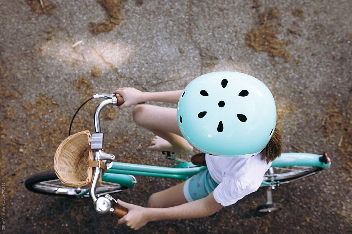 Green Bike Helmet Del Colaborador De Stocksy Gillian Vann Stocksy