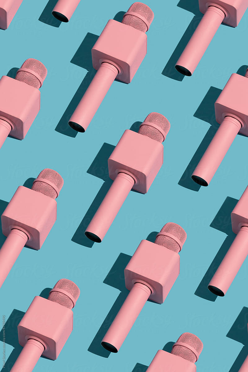 Pink microphones on blue background. Repetition pattern.