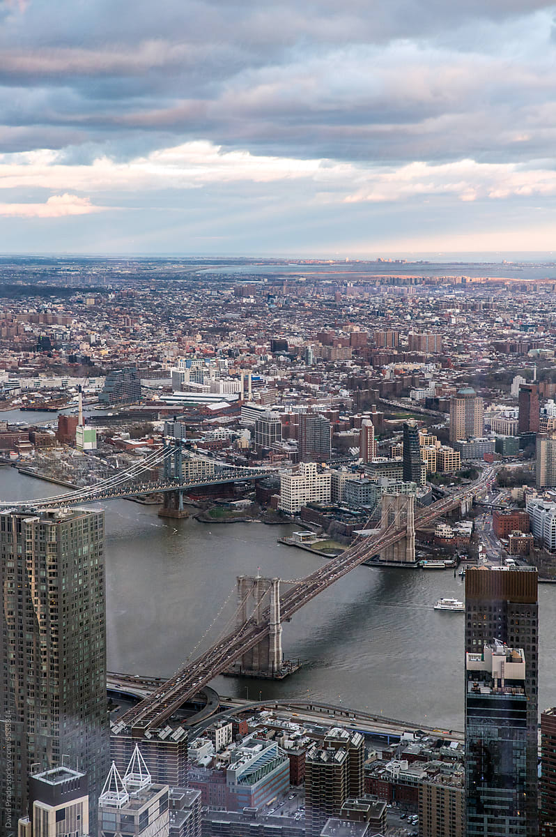 Amazing view of bridges over river in downtown NYC