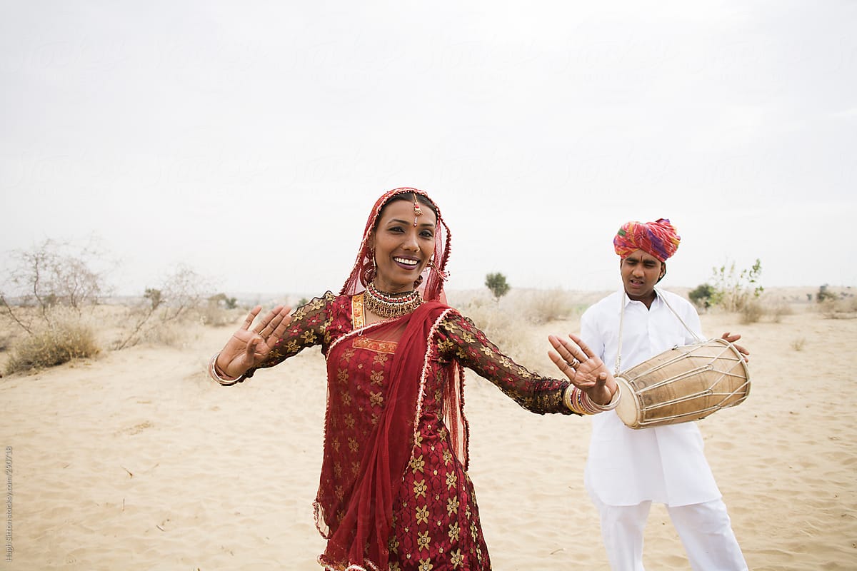 Rajasthani dancer and musician in Rajasthan desert. India.