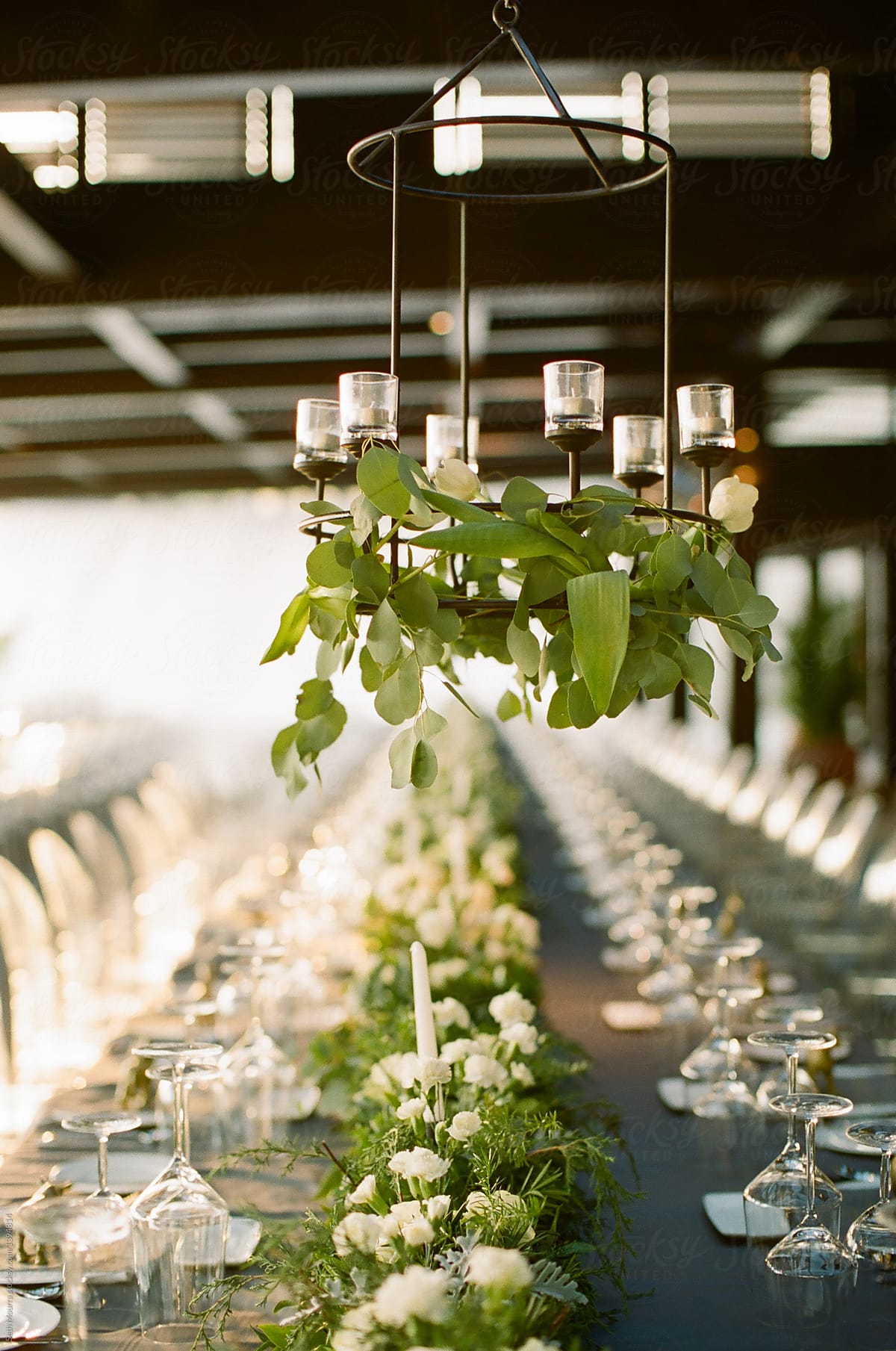 Wedding dinner table arrangement