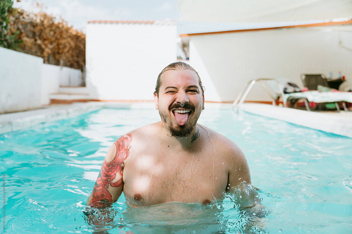 Playful Plus-sized man in the pool