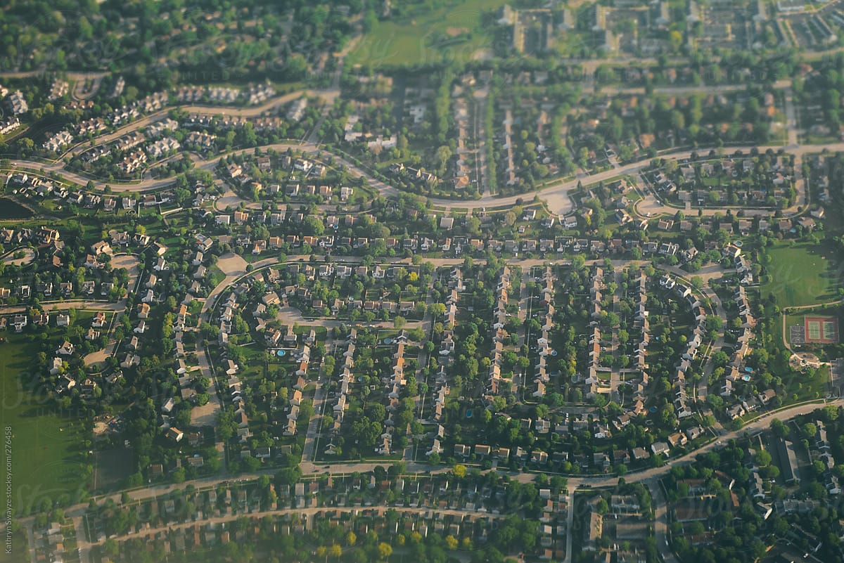 Bird\'s-eye view of a Chicago-area suburb, taken from an airplane