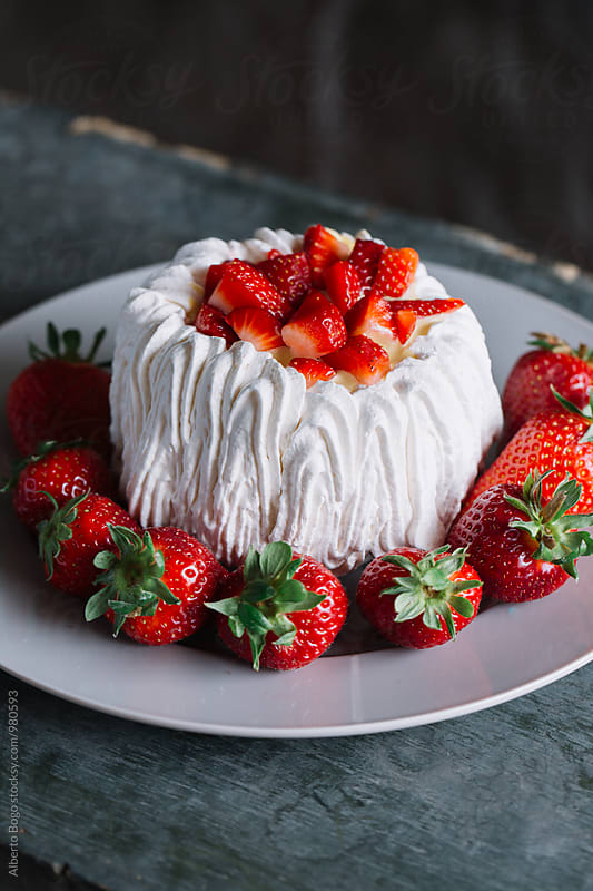 Delicious pavlova cake with strawberries