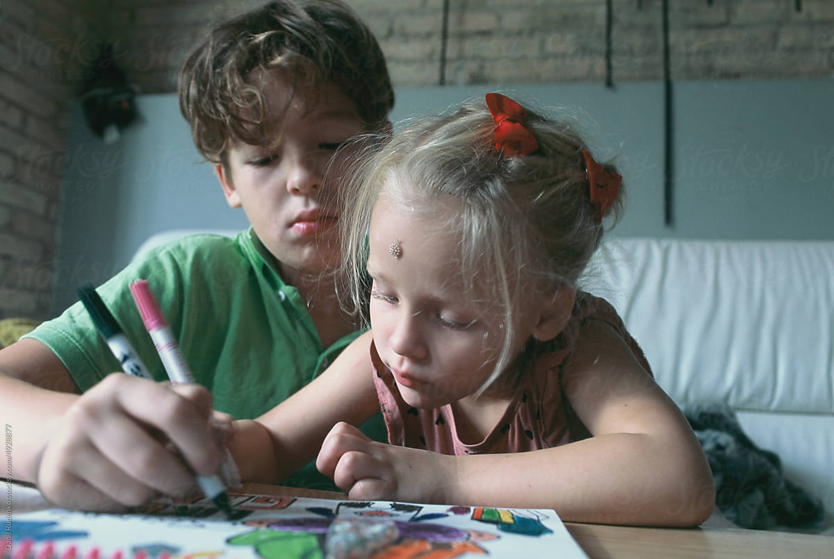 Siblings paint together