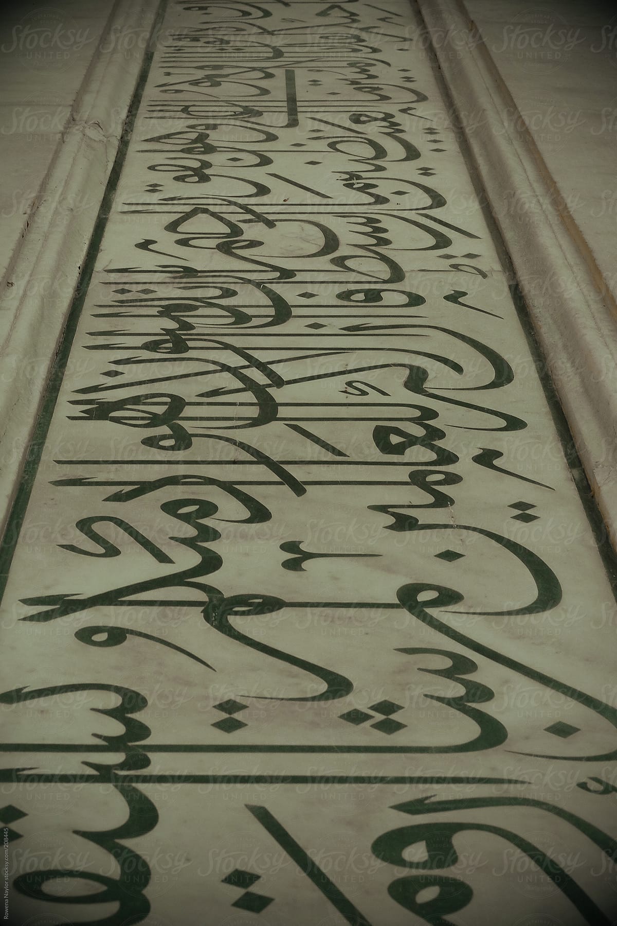 Arabic text on walls of Taj Mahal