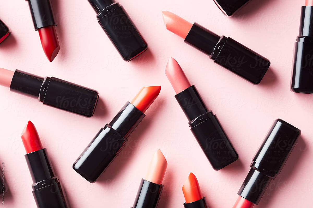 Chaotic layout of shiny lipsticks