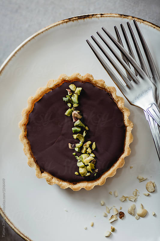 Chocolate tart with pistachio