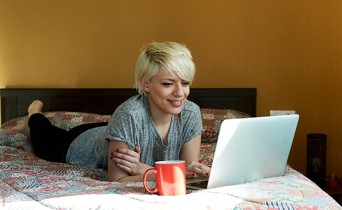 smiling girl with pixie haircut surfing the Internet