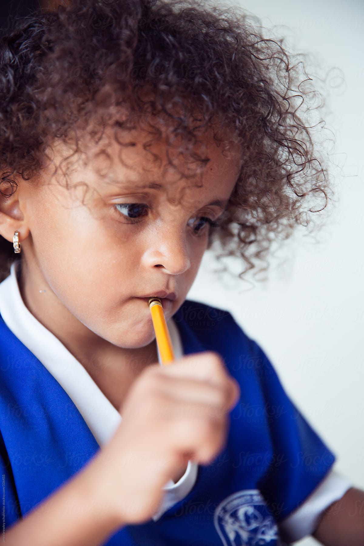 «Child With Curly Hair Holding Her Pencil To Her Mouth» del colaborador ...