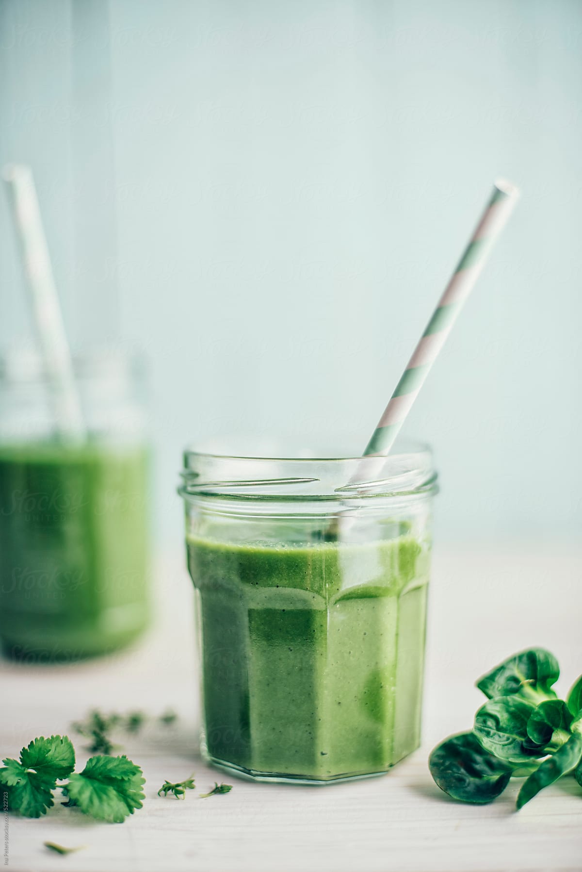 Food: Green Smoothie in Jars