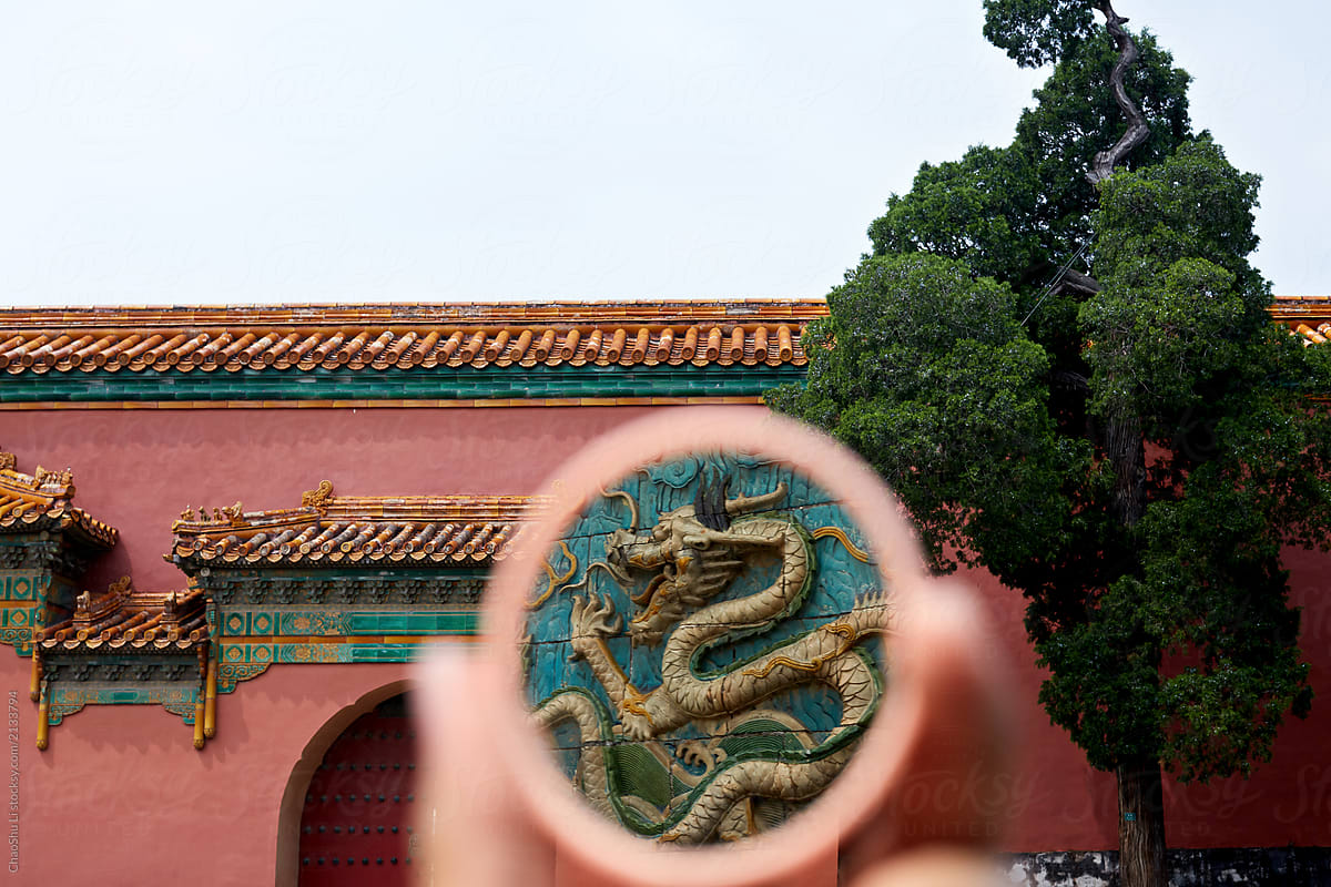 The details of the Forbidden City building are seen in the mirror