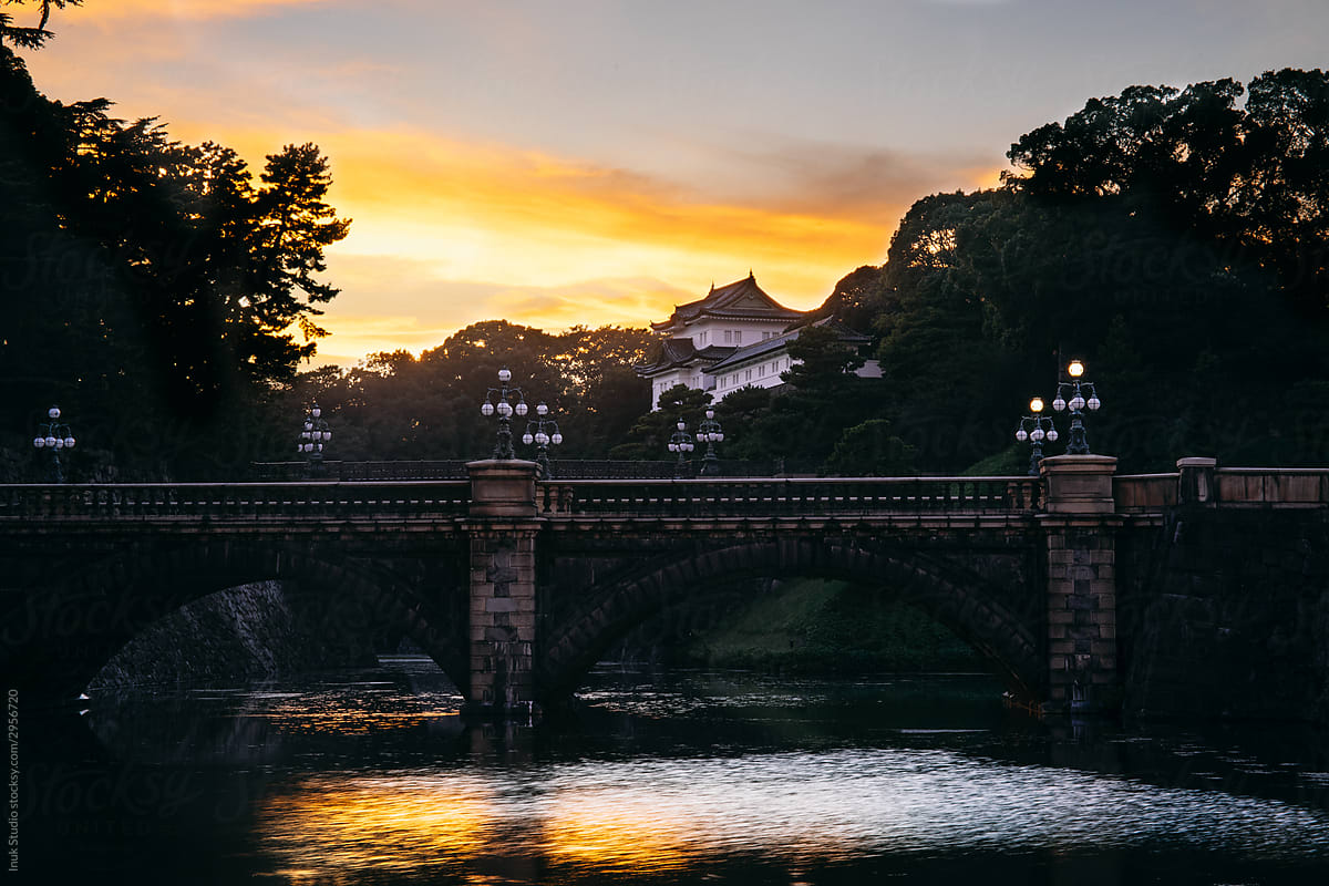 Seimon Stonebridge over river during sunset