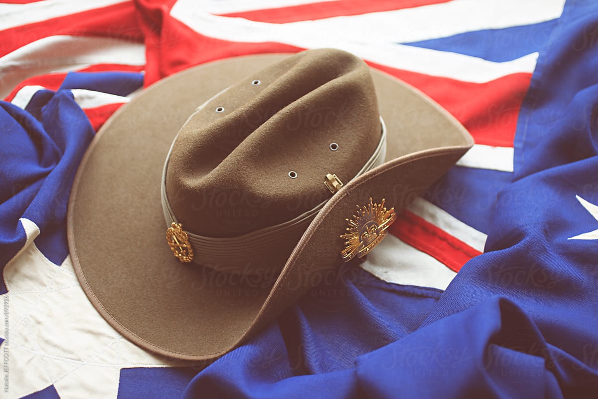 Oprigtighed historie Mexico Close Up Of Australian Army Slouch Hat On The Australian Flag by Natalie  JEFFCOTT