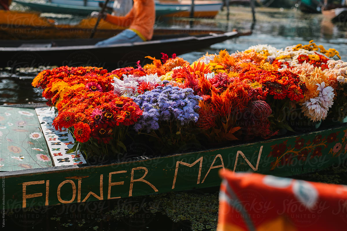flower boat vendor on the Dal lake