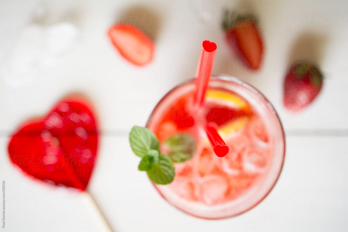 Strawberry lemonade for Valentine\'s day