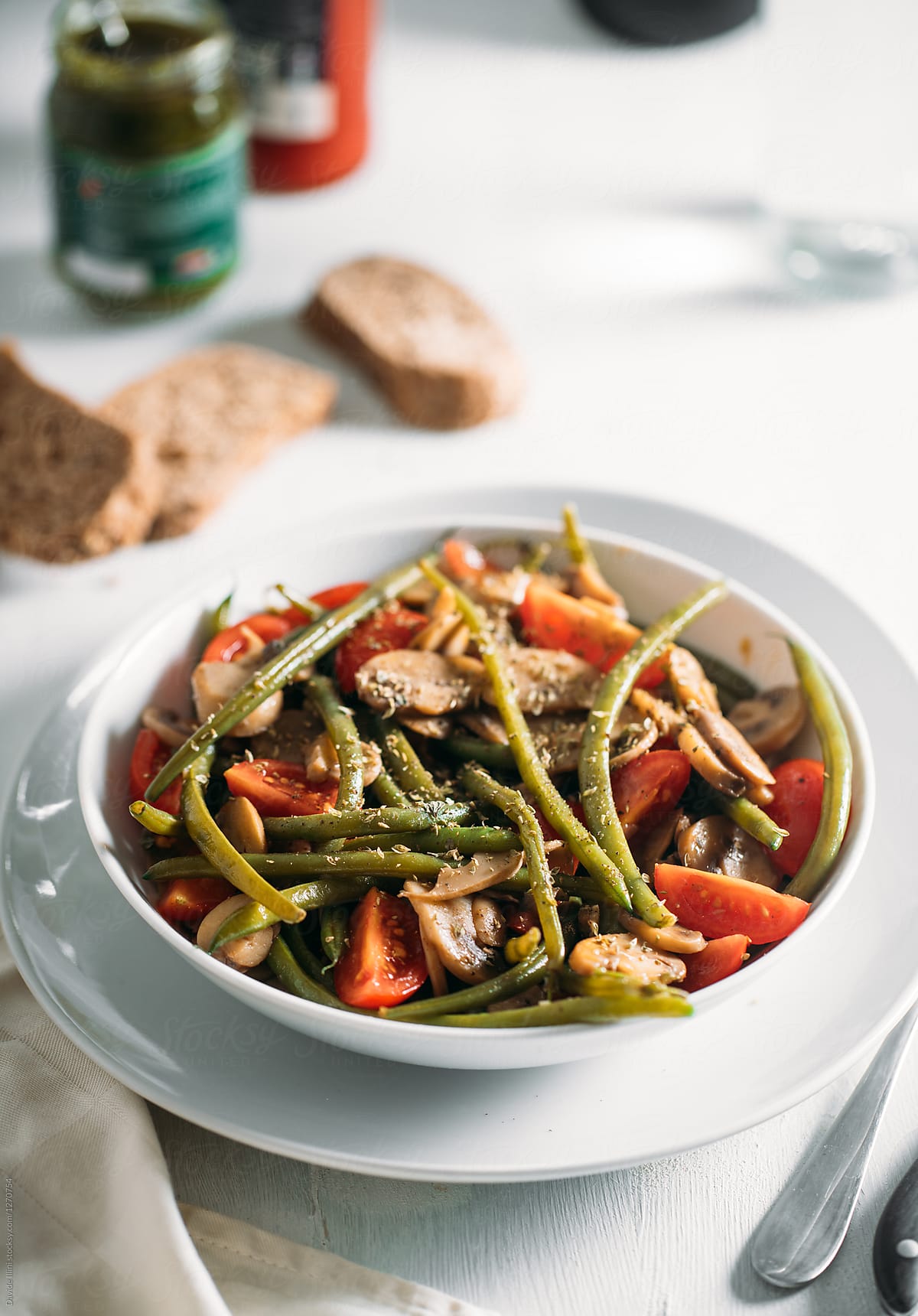Salad with green beans, mushrooms and tomatoes