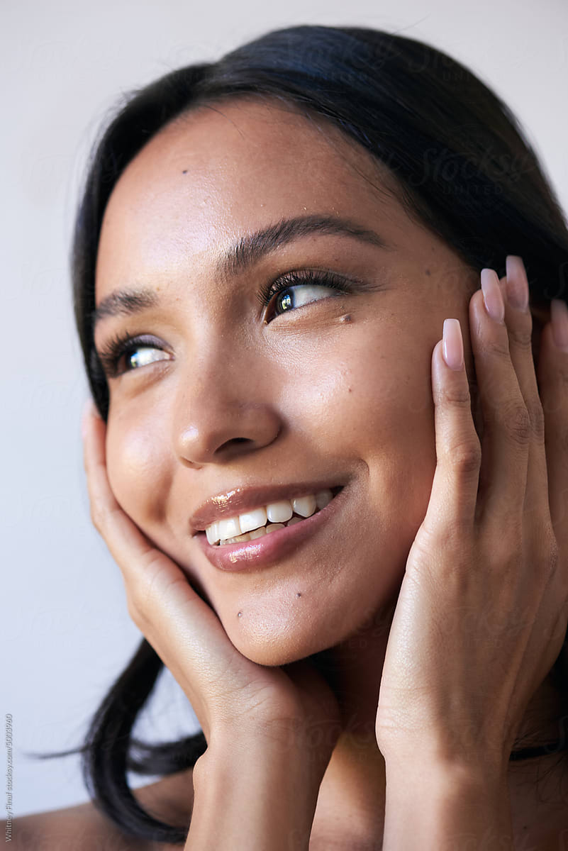 young-smiling-latina-beautiful-young-latina-girl-with-an-enigmatic