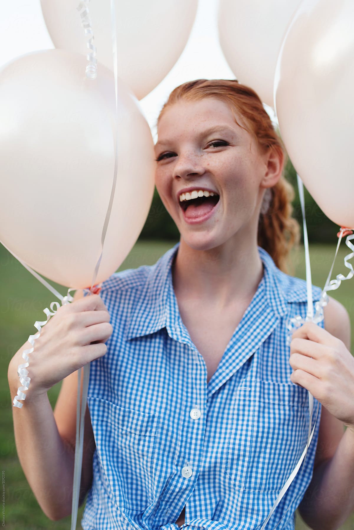 Two Best Friends Outside Playing With Balloons Del Colaborador De Stocksy Chelsea Victoria 