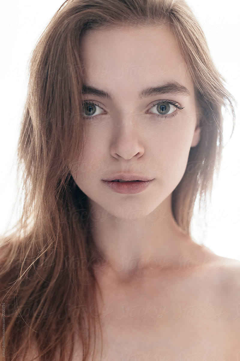 Clean Face No Makeup Young Woman Portrait Del Colaborador De Stocksy Viktor Solomin Stocksy 