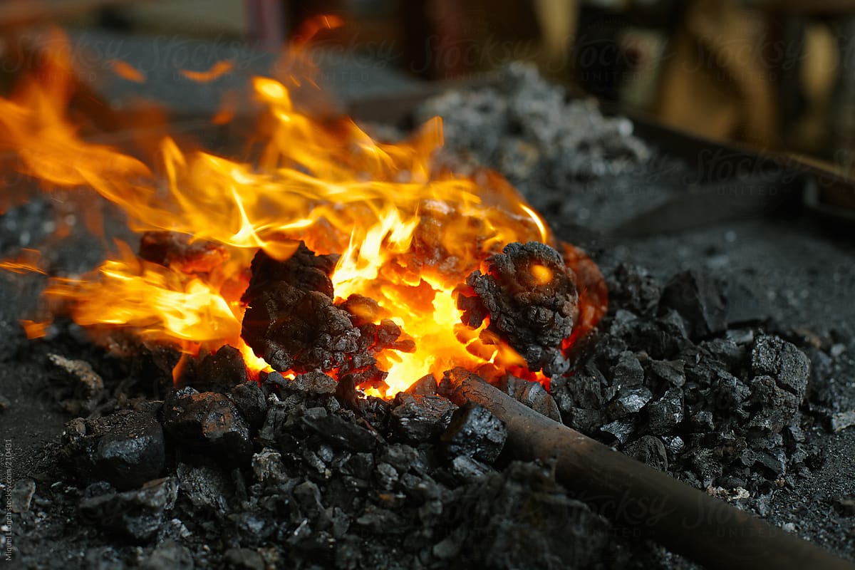 «Red Hot Iron In The Blacksmith Fire» del colaborador de Stocksy ...