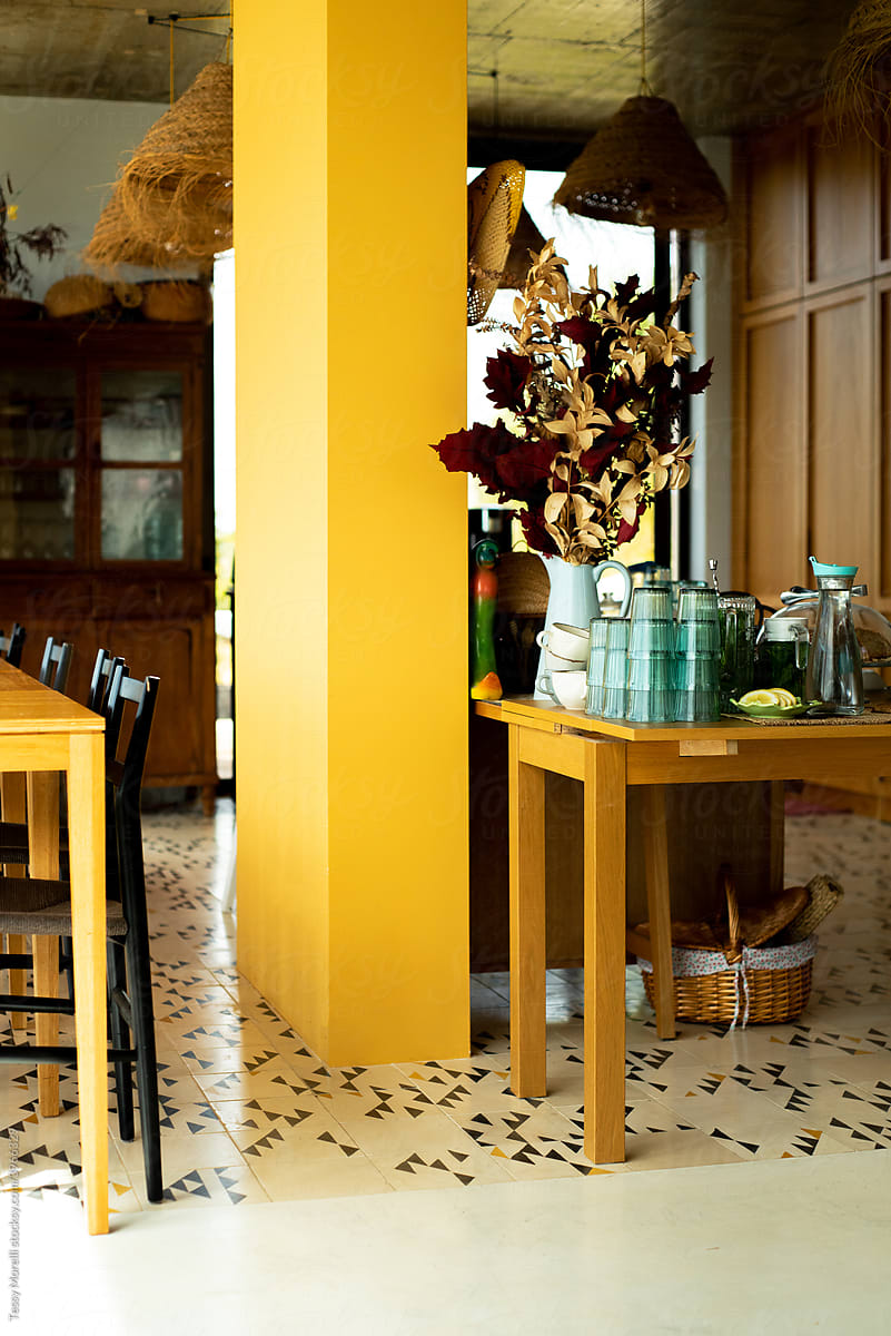 Yellow pillar in the middle of the dining room