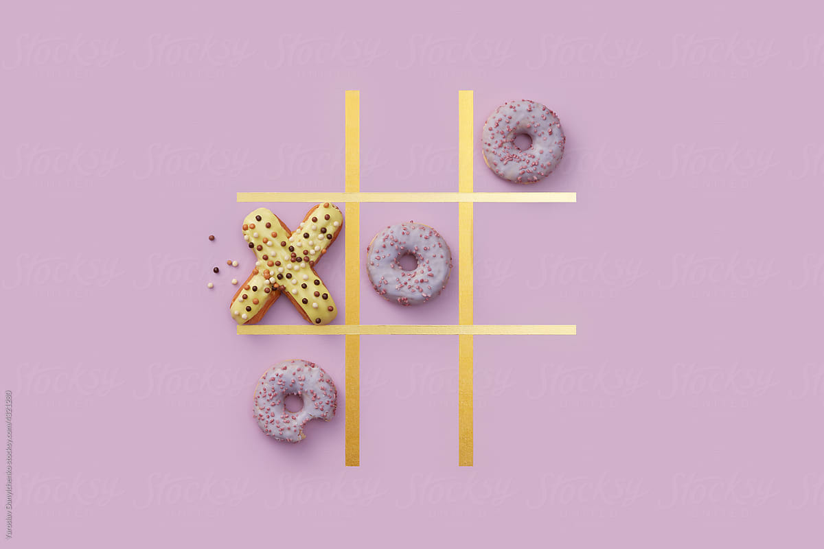 Tic-tac-toe game with pastry