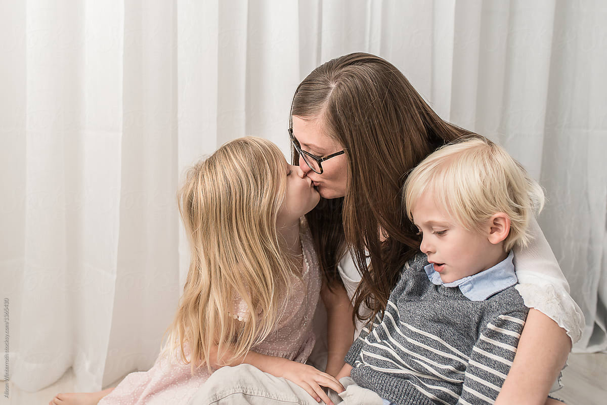 Moms And Daughters Kissing – Telegraph