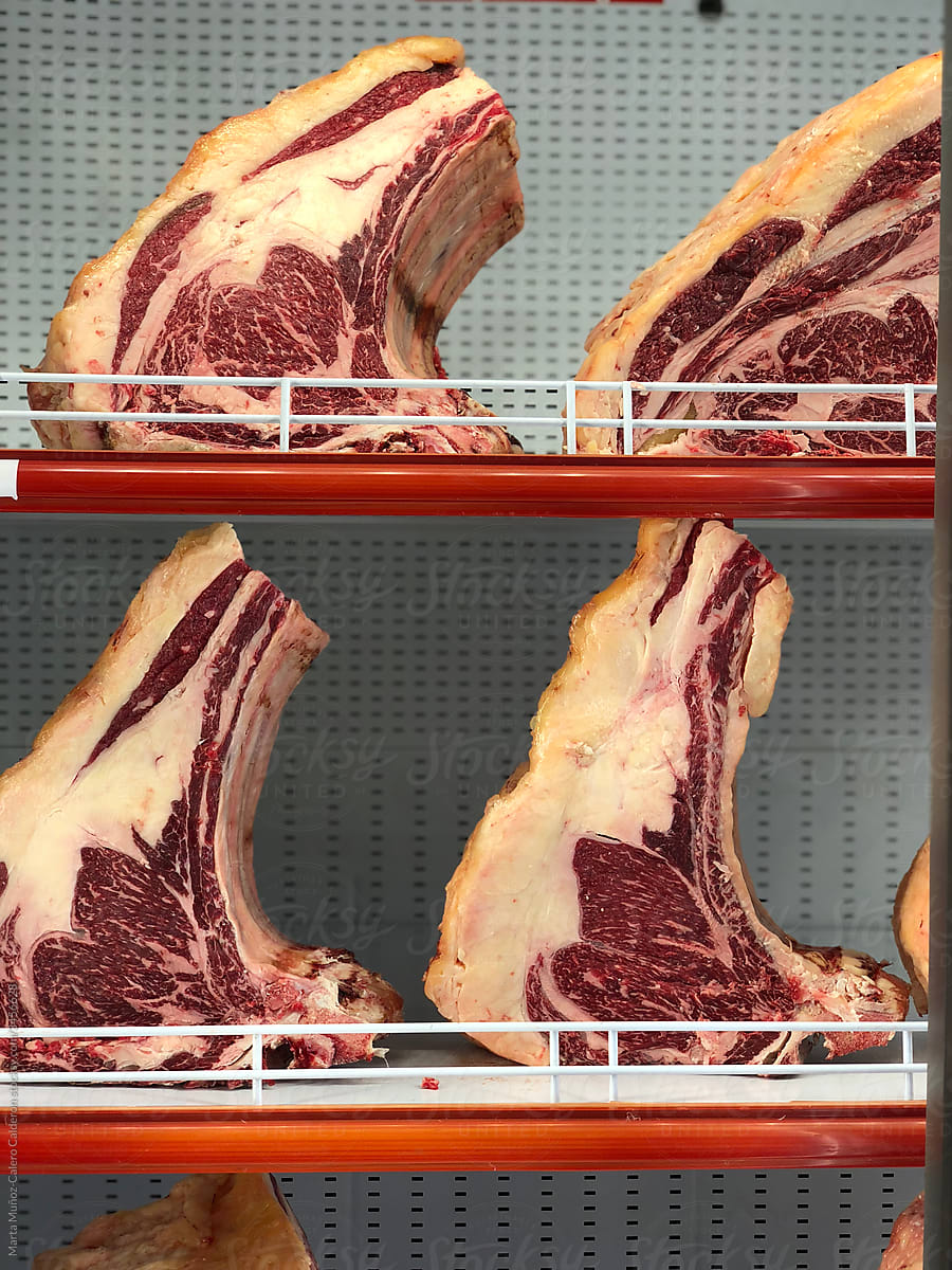Steaks maturing in a chamber