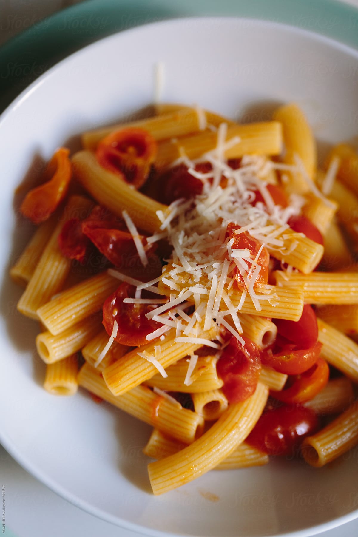 Macaroni with fresh cherry tomatoes