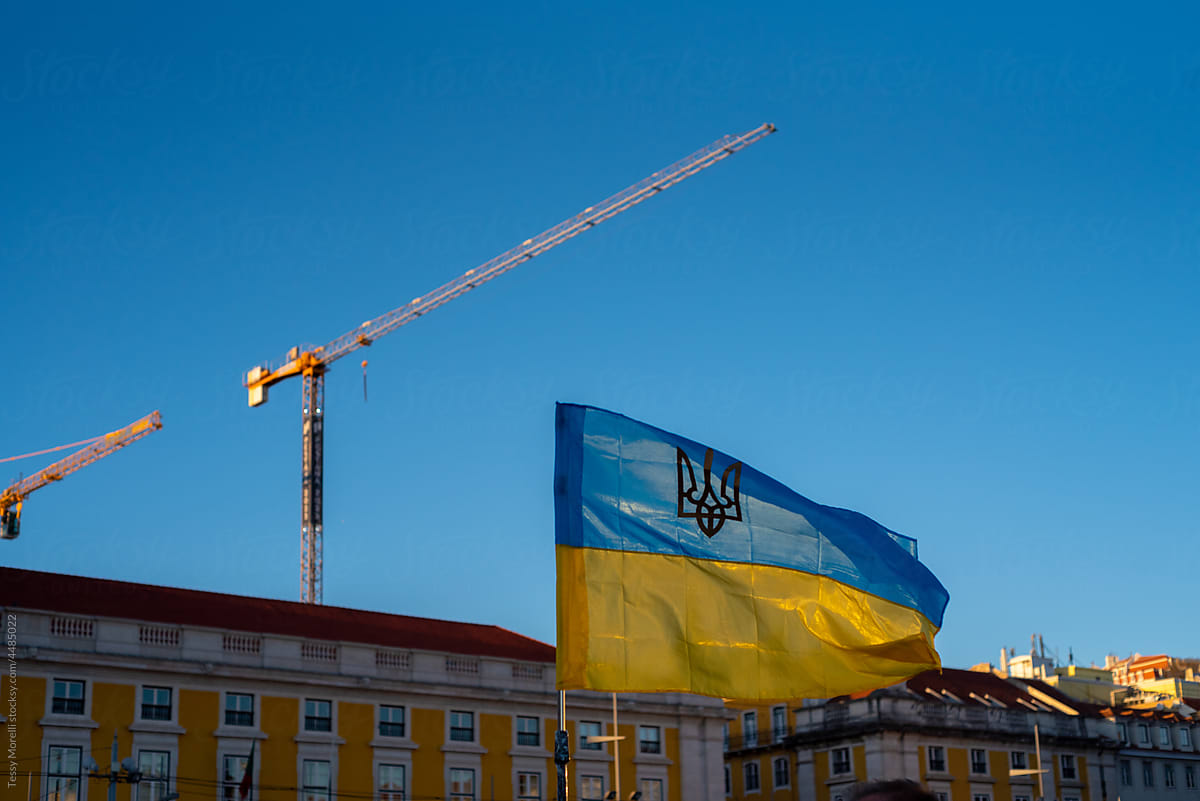 Stand with Ukraine crowd protest Lisbon 2022