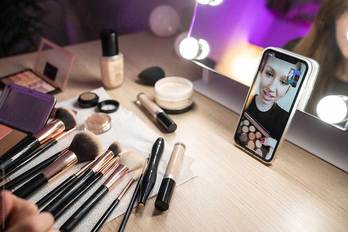 Makeup Artist Giving Lesson Online