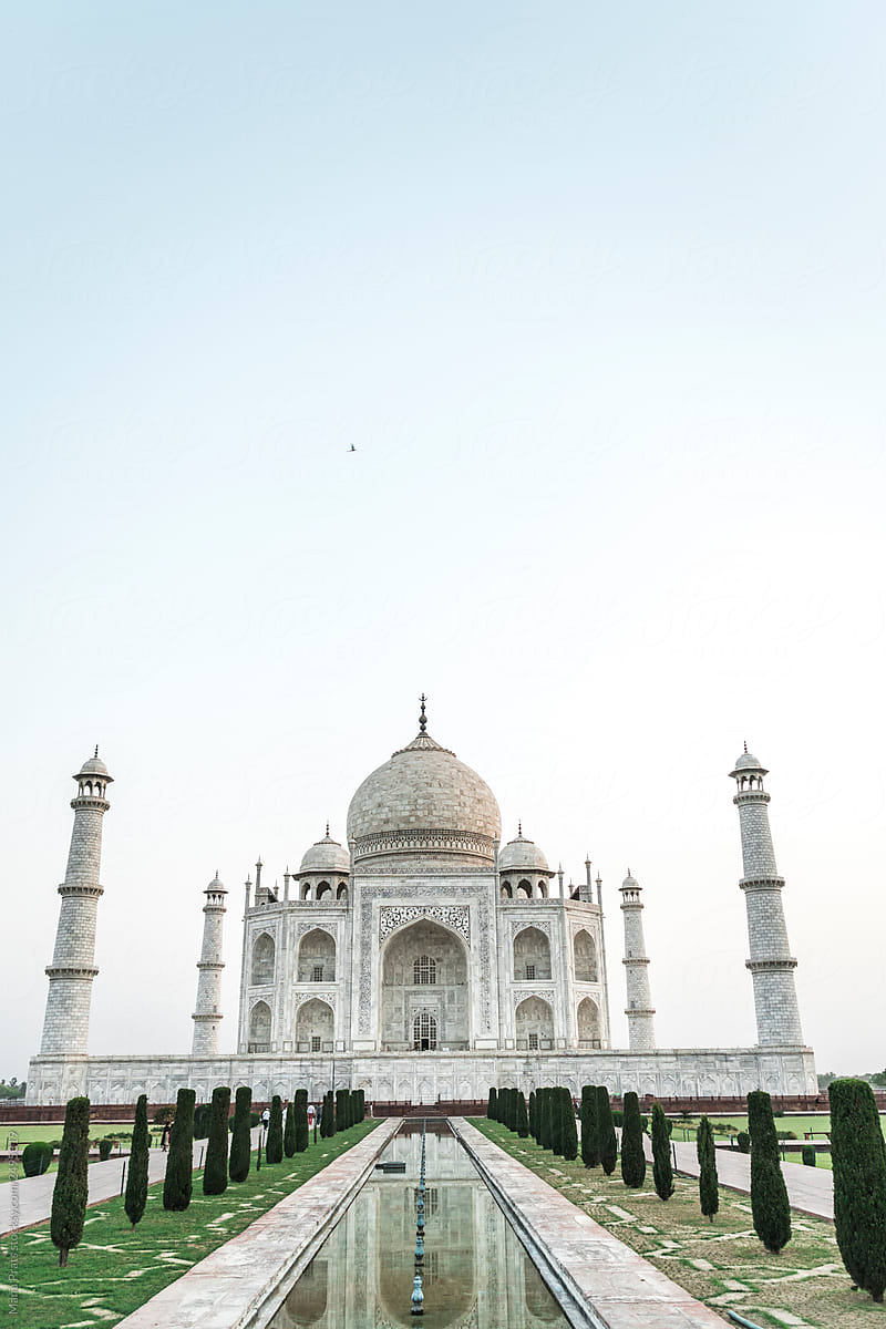Magnificent white building of Taj Mahal