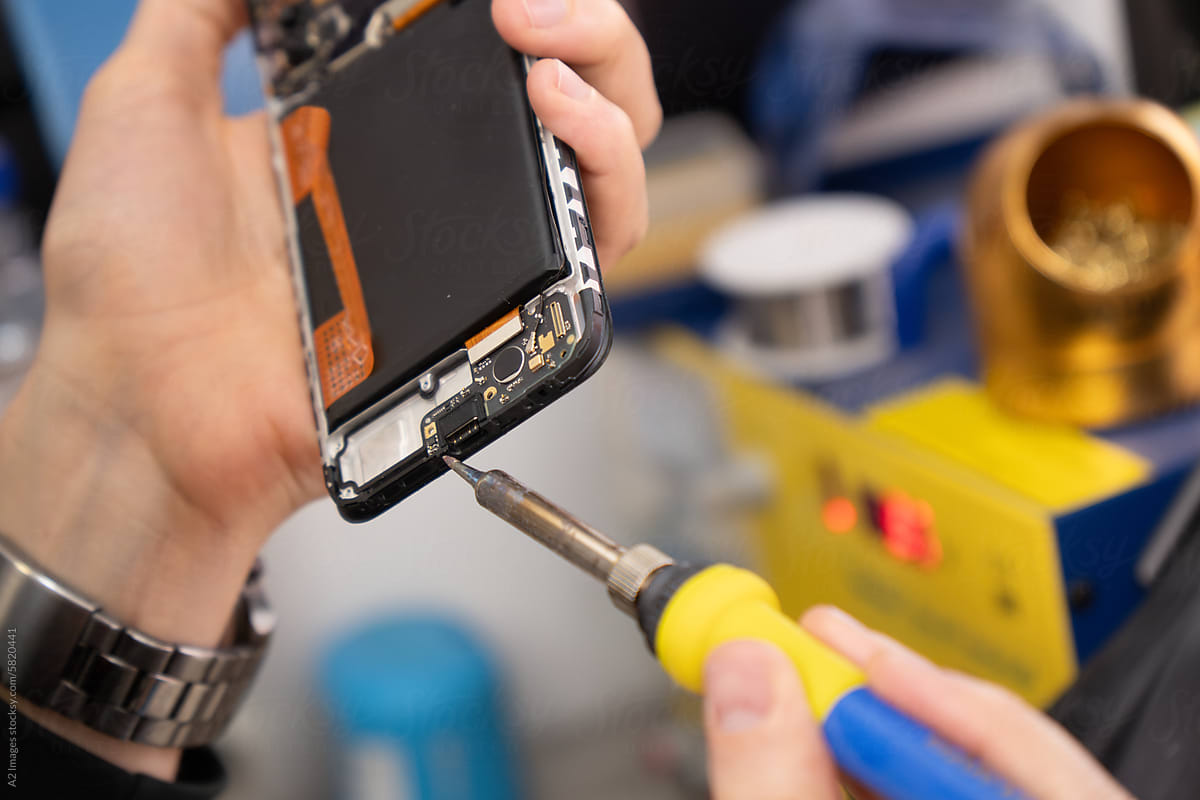 Man repairing a smartphone