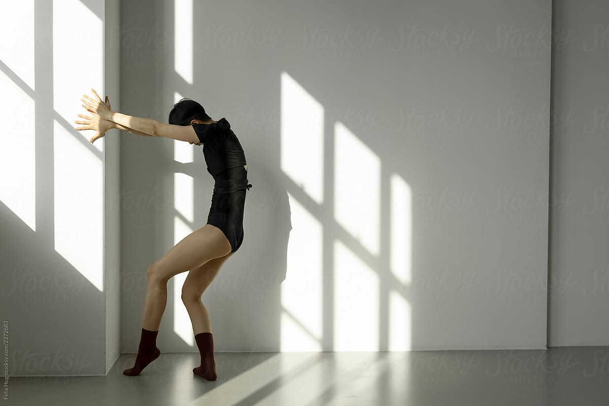 expressive Contemporary Dancer
