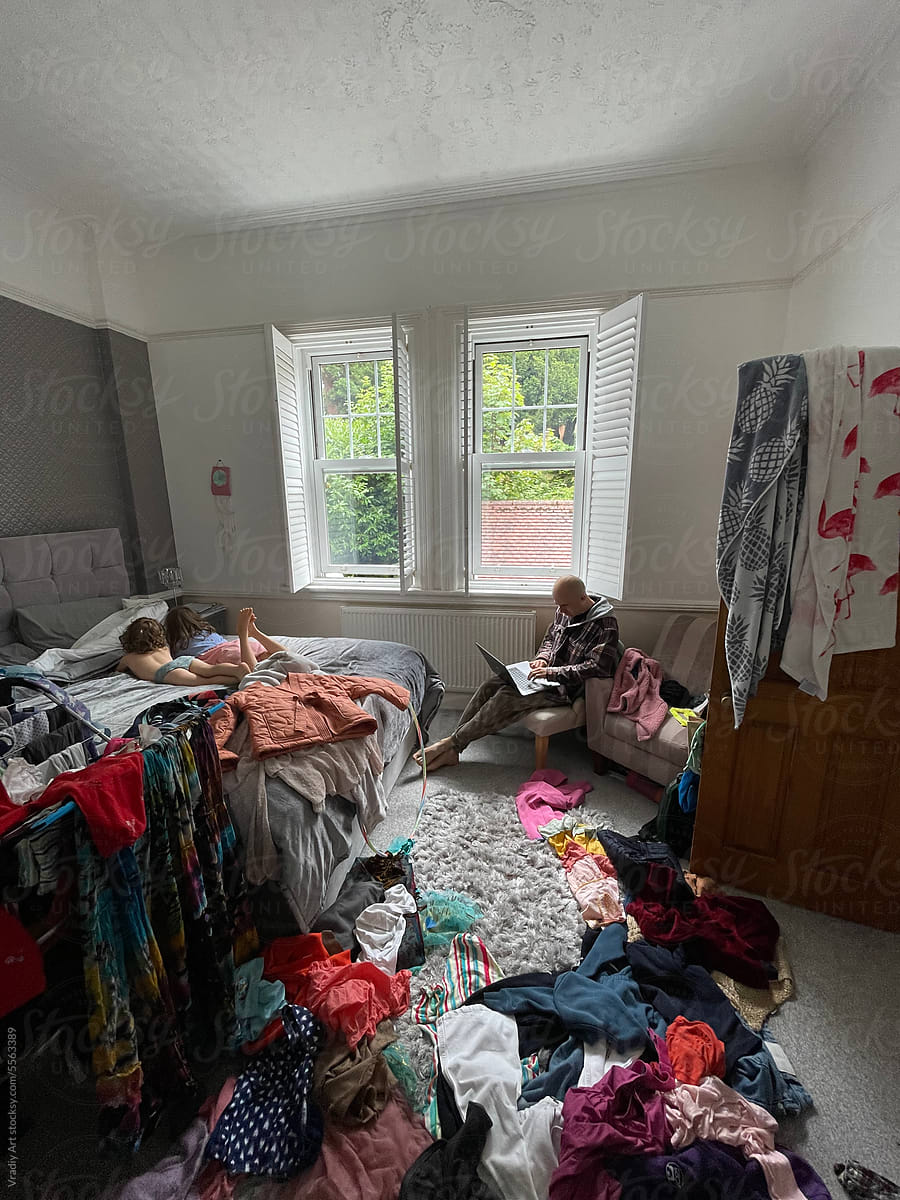 Man with two kids in a bedroom