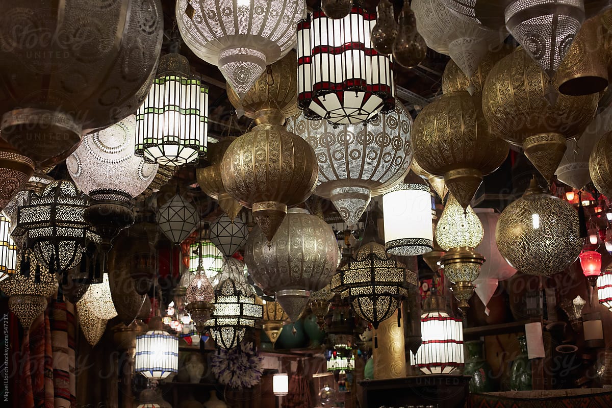 Arabic lights hanging from the ceiling