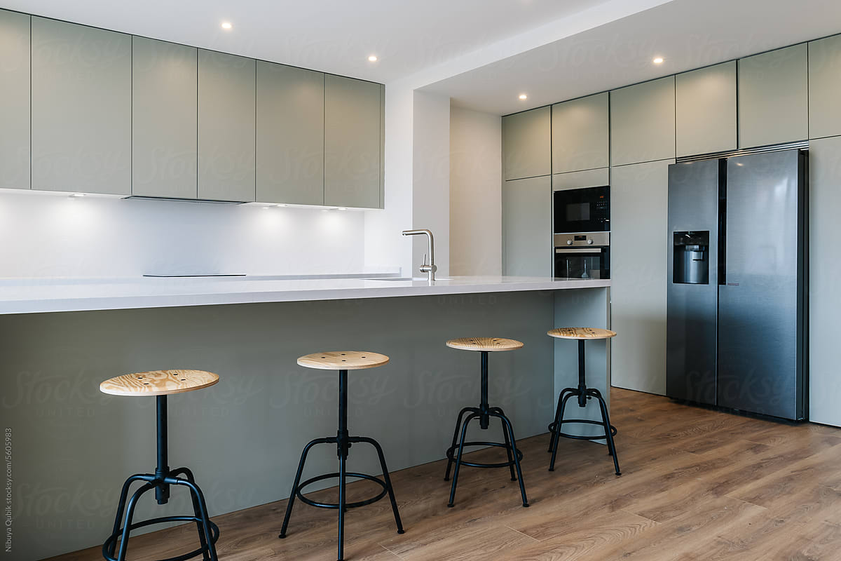 Modern open kitchen with a central island with four bar stools