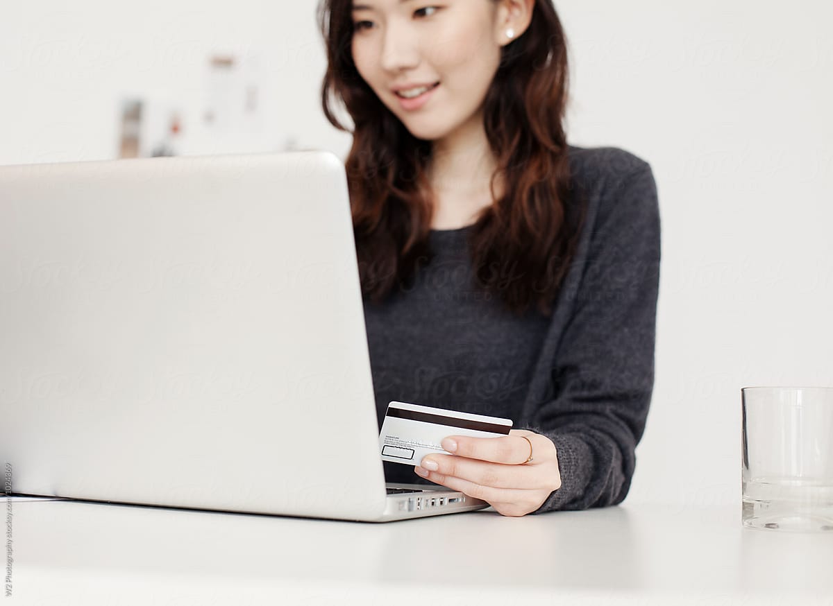 Young woman using credit card to make an online purchase.