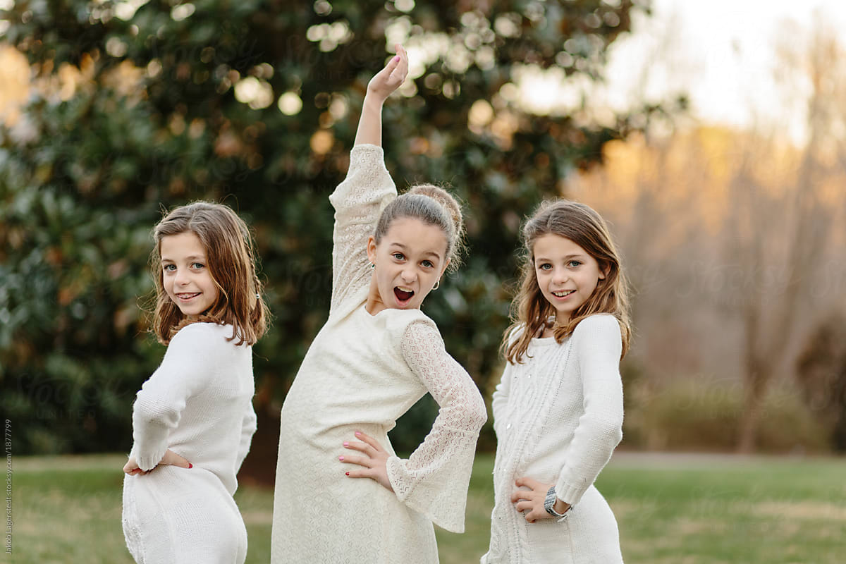 Three Sisters Laughing Together Pose | Photoshoot Idea | Sisters photoshoot  poses, Sisters photoshoot, Family photoshoot poses
