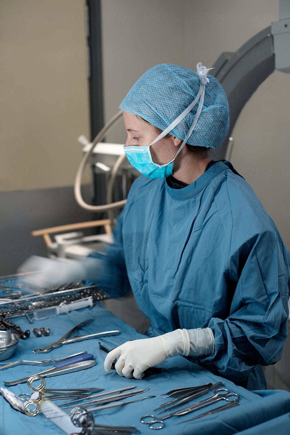 Medical staff organizing surgery instrumental