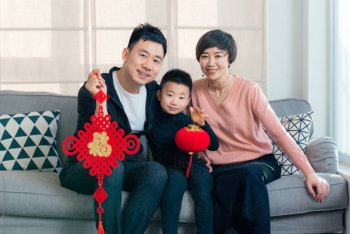 Portrait of chinese family