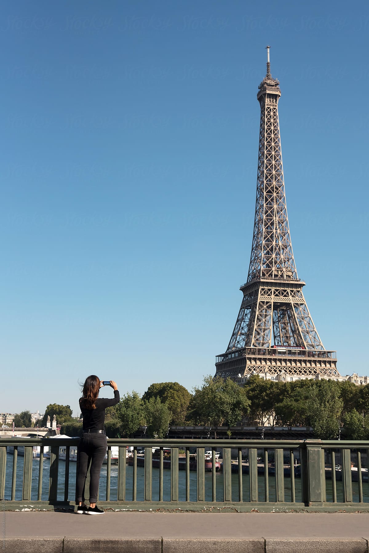 Ummm, How Lucky Is The Eiffel Tower To Pose With Rihanna -- AGAIN? | News |  MTV