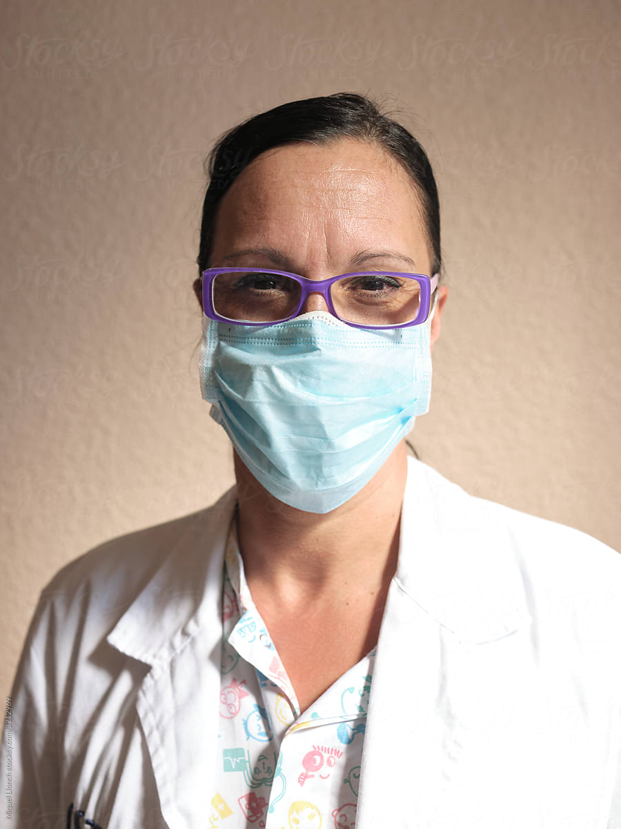 Frontal portrait of a healthcare worker with mask