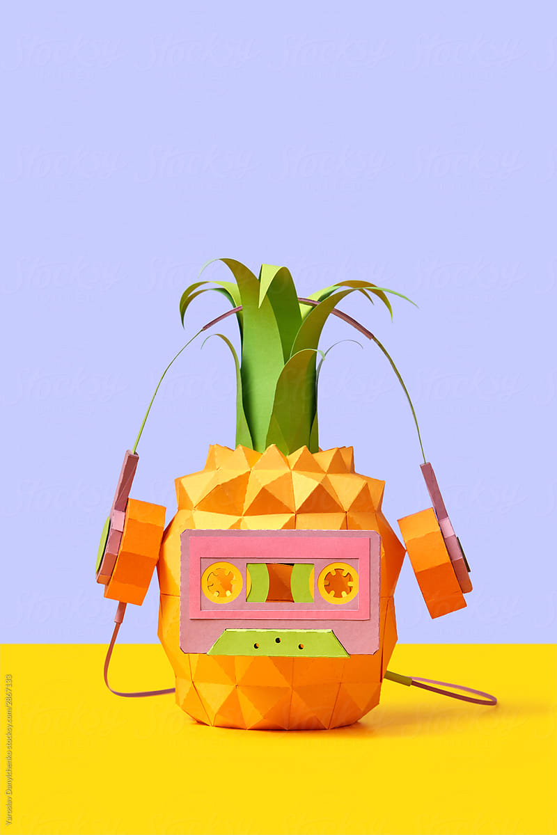 The pineapple head in headphones