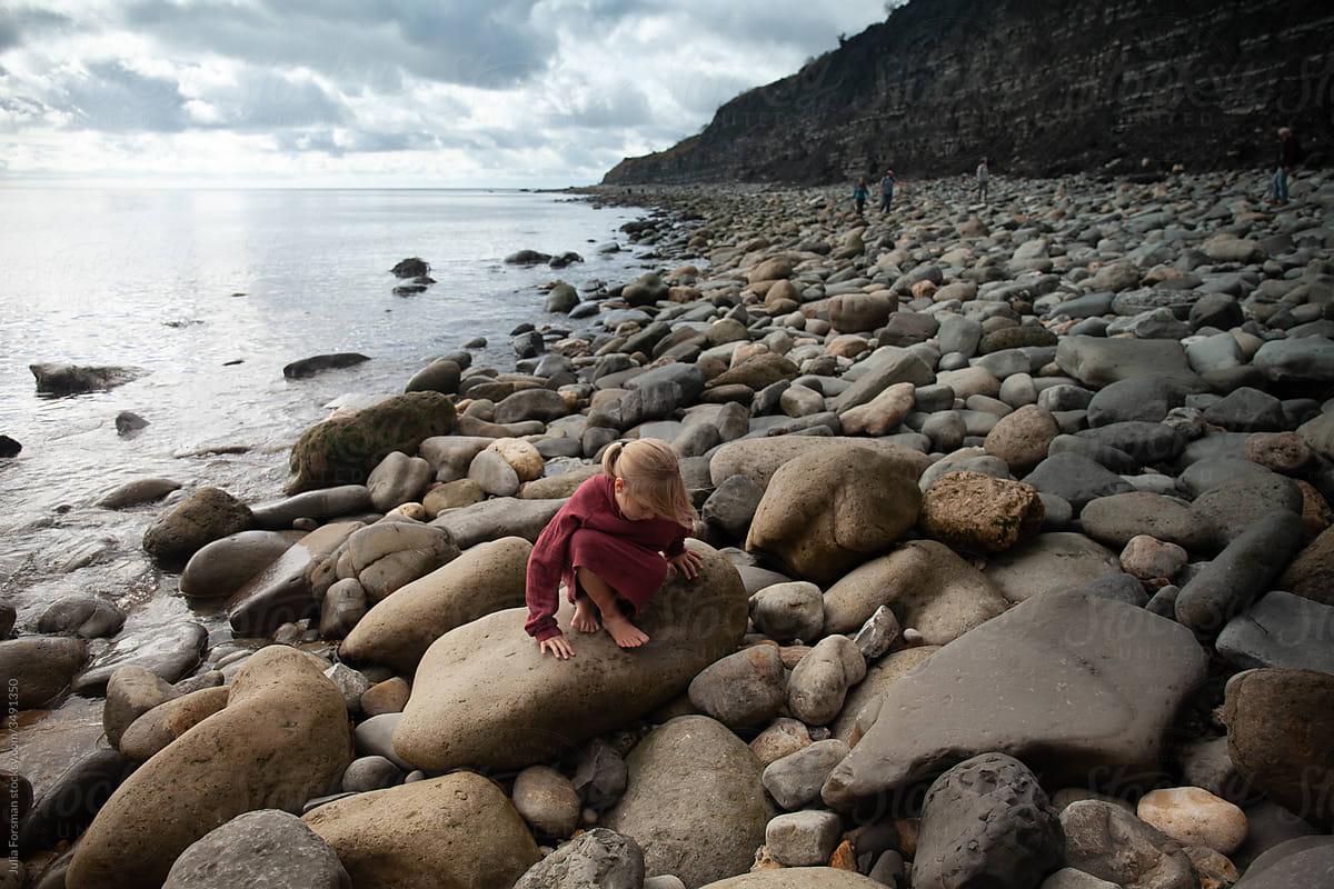 Girl hunts for fossils on the Jurassic Coast