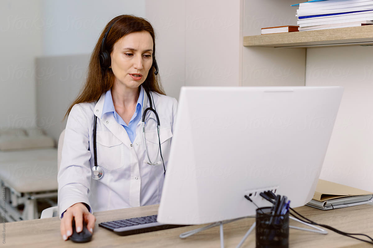 Doctor pc workplace online telemedicine device technology